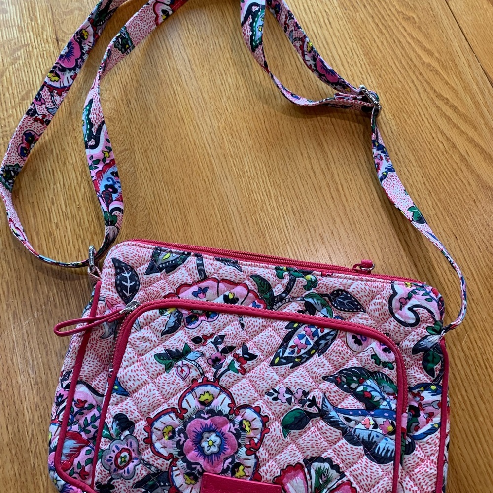 Vera Bradley crossbody bag. New w/o tags.